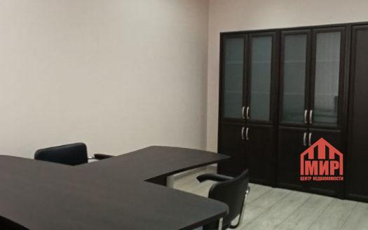 Сдам коммерческое помещение 359.8 м². Большая парковка на 20 машин! Первая линия. Центральная улица! ориентир (СиТи). Новый ремонт. Панорамное остекление. Большой торговый зал — 284 м2.